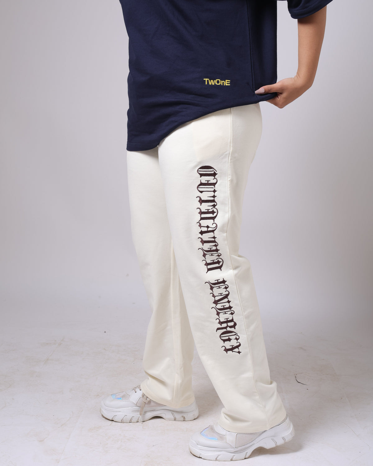 OUTDATED ENERGY SWEATS (Off White)